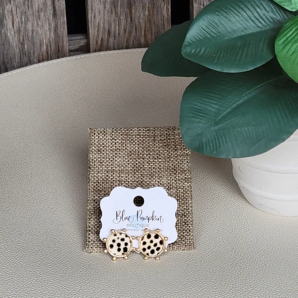 Leopard Print Faux Hair Stud Earrings NEW - Picture 5 of 5